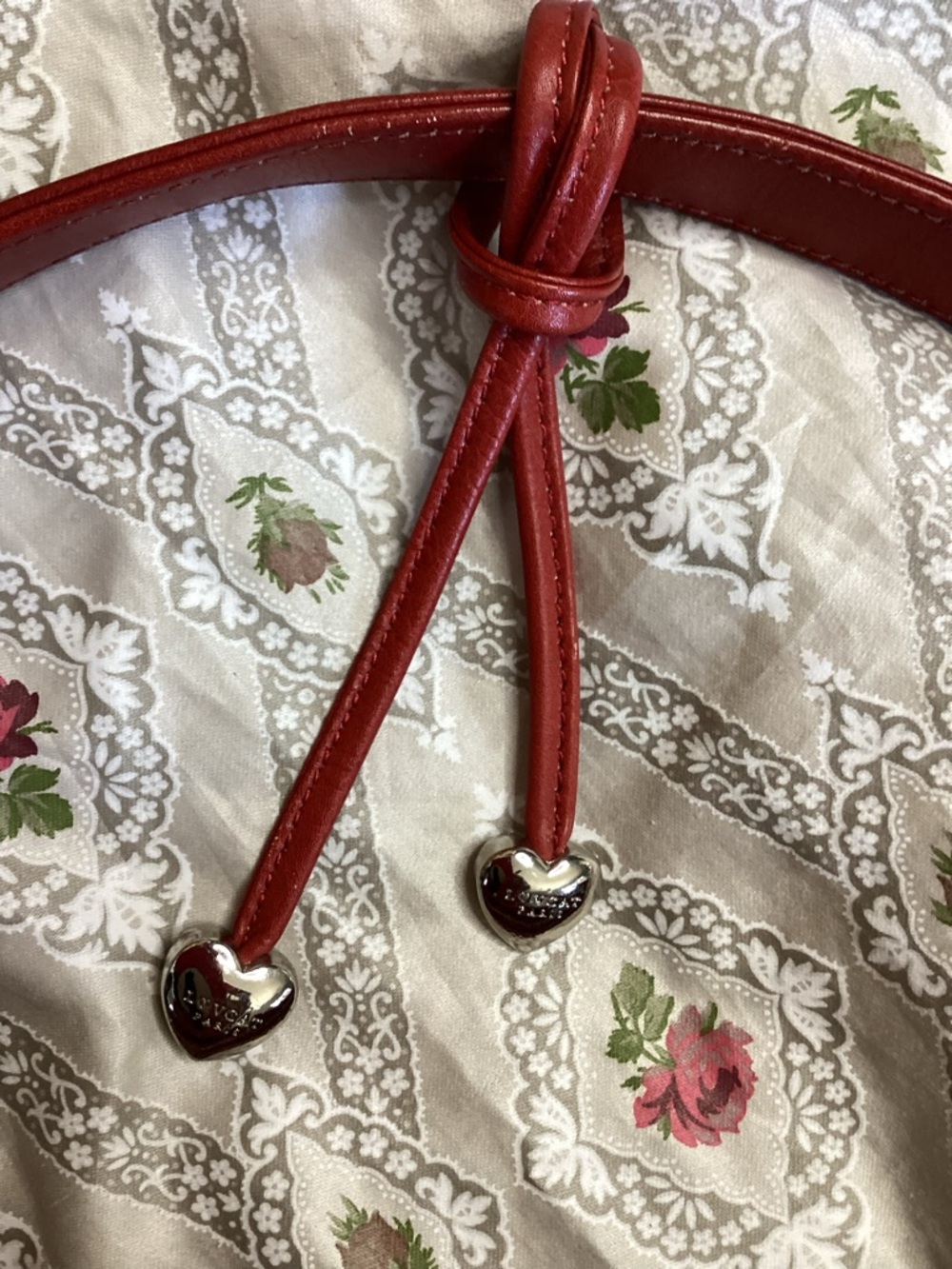 Lovecat Red Ruffle Leather Shoulder Bag with Heart-Tip Drawstring - Picture 5 of 16